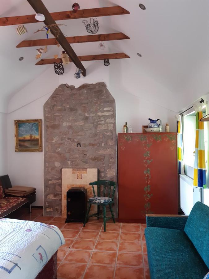 Back2Roots - Beautifully Restored Cottage, Doochary 외부 사진